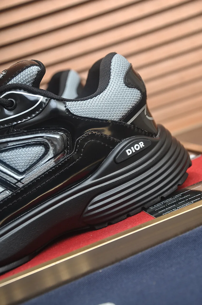 Men's men's shoes 💰: 520💶 (top original order) Brand: Dior (Dior) Standard code: Men's code 38-44 (45 customized) Level: Same style as the official website Material: Top-quality original cowhide stitched together Original wear-resistant and lightweight outsole Style category: Fashionable casual shoes Distinguished luxury brand elements top luxury Color: Actual picture color